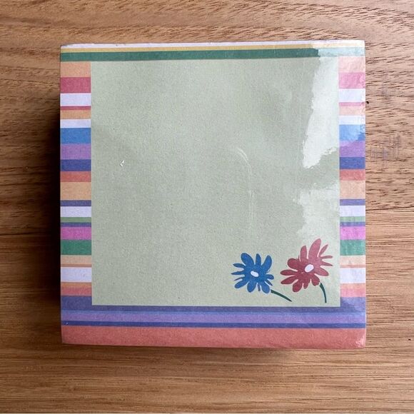 Memo cube 350 sheets size 3" x 3" flowers and stripes New in plastic wrap - Picture 2 of 3